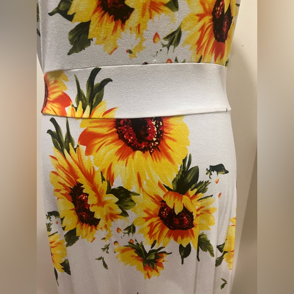 DB Noon Sunflower Floral Faux White Wrap Knee Length Dress NWT M - Picture 11 of 13